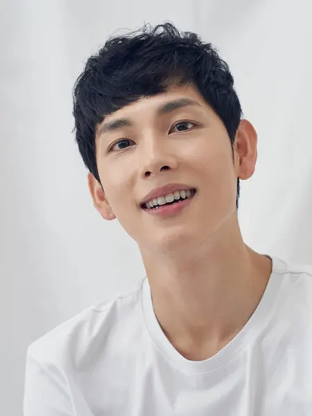 wiki.actor.yim-si-wan.name